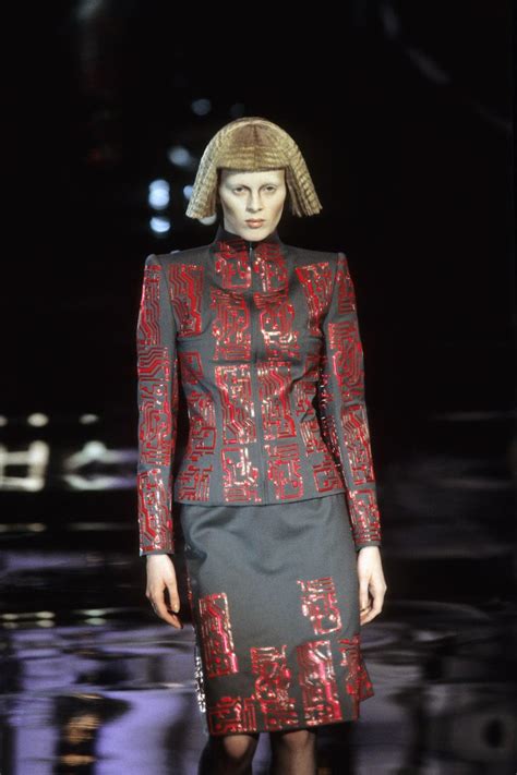 givenchy 1999 fw|alexander mcqueen givenchy.